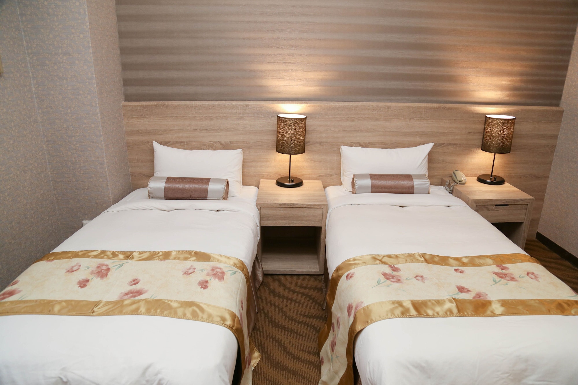غرفة قياسية بسريرين منفصلين، Unique Holiday Hotel 2/3