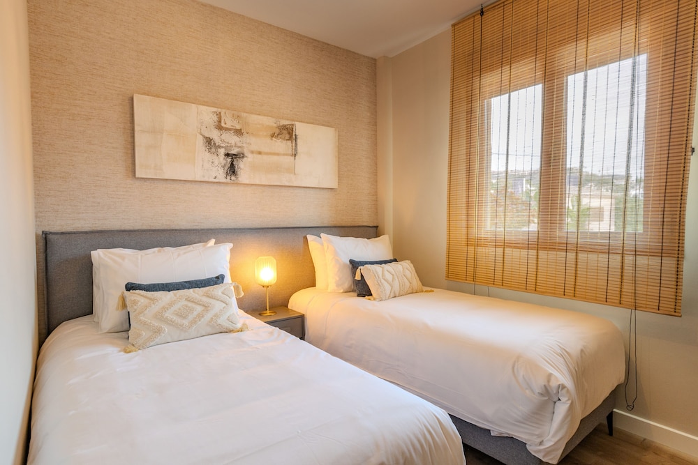 2 Bedrooms, Premier, Apartment, Queen and Twin Beds, Resort View, Sofa