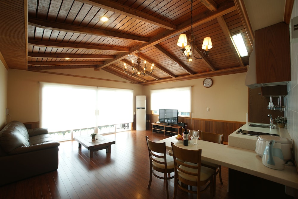 UTS Golf Village 29/50