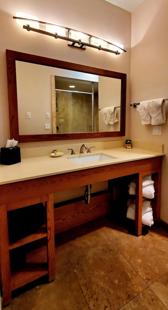 Best Western Plus Northwoods Inn 72/80