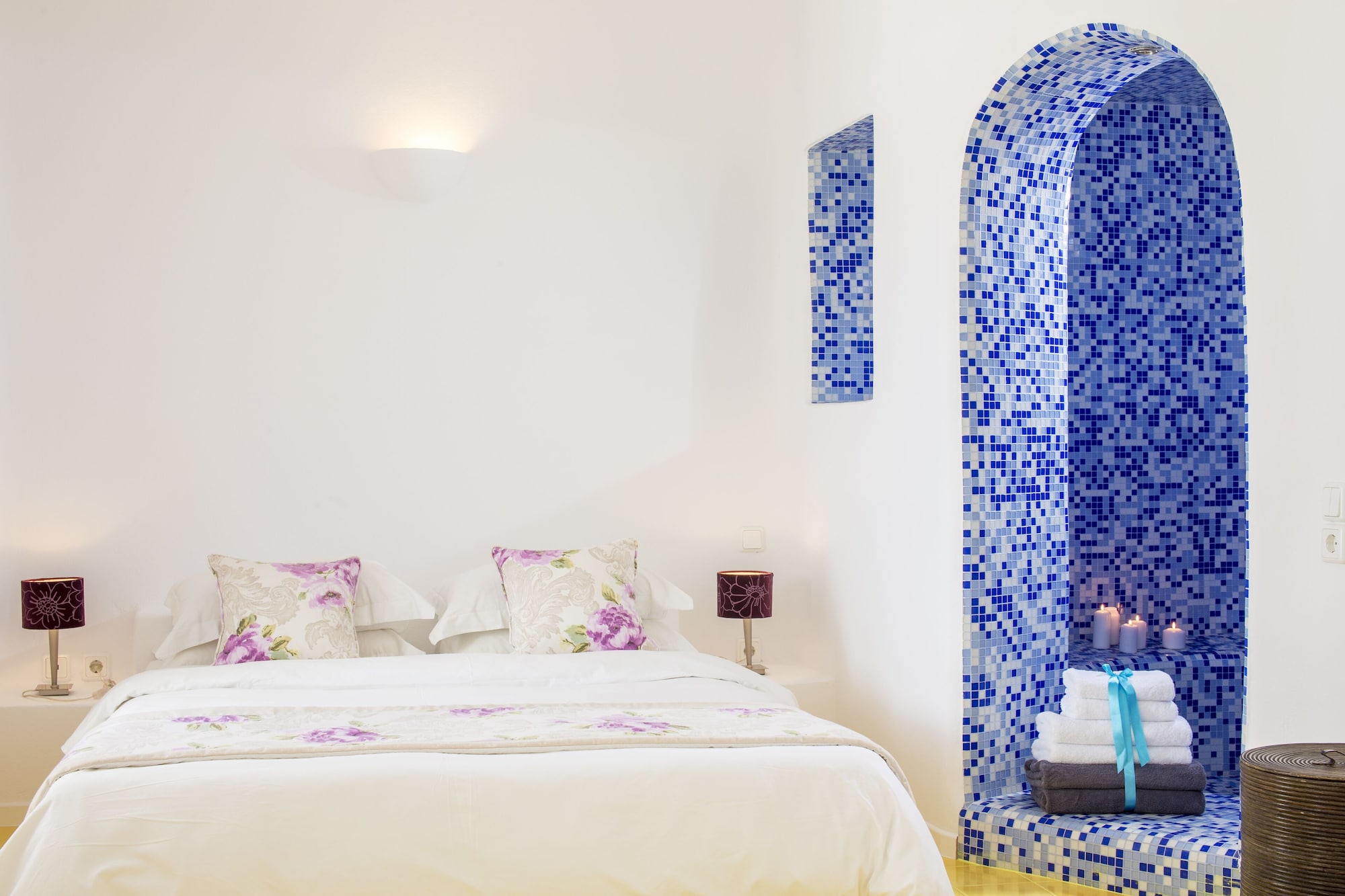 Suite, King Bed, Outdoor Jetted Tub, Sofa, Jetted Tub