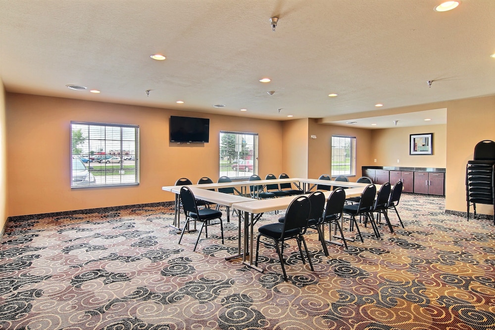 Cobblestone Hotel Amp Suites Crookston 34/39