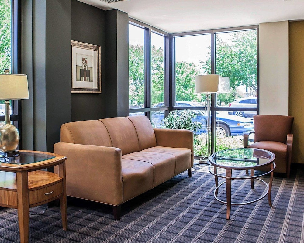 Quality Inn & Suites Peoria 32/50