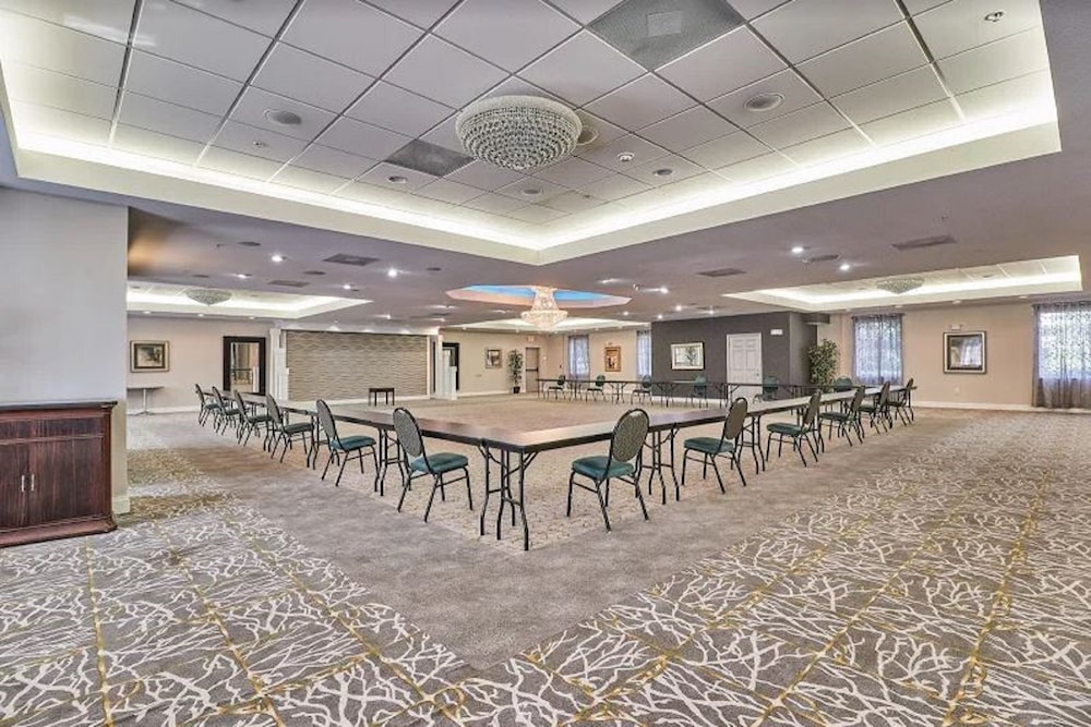 Holiday Inn Express Hotel Suites Clearwater Us 19 N 55/71