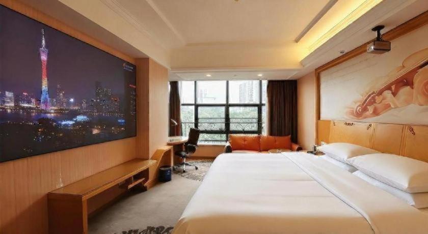 Vienna Hotel(Guangzhou North Railway Station Huaguoshan Subway Station Store) 14/45