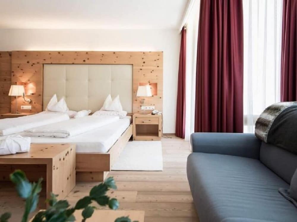 Alpine Hotel Ciasa Lara 14/40