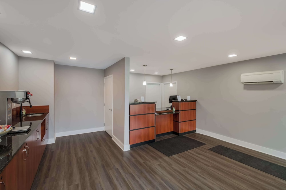 Americas Best Value Inn Farmington 4/30
