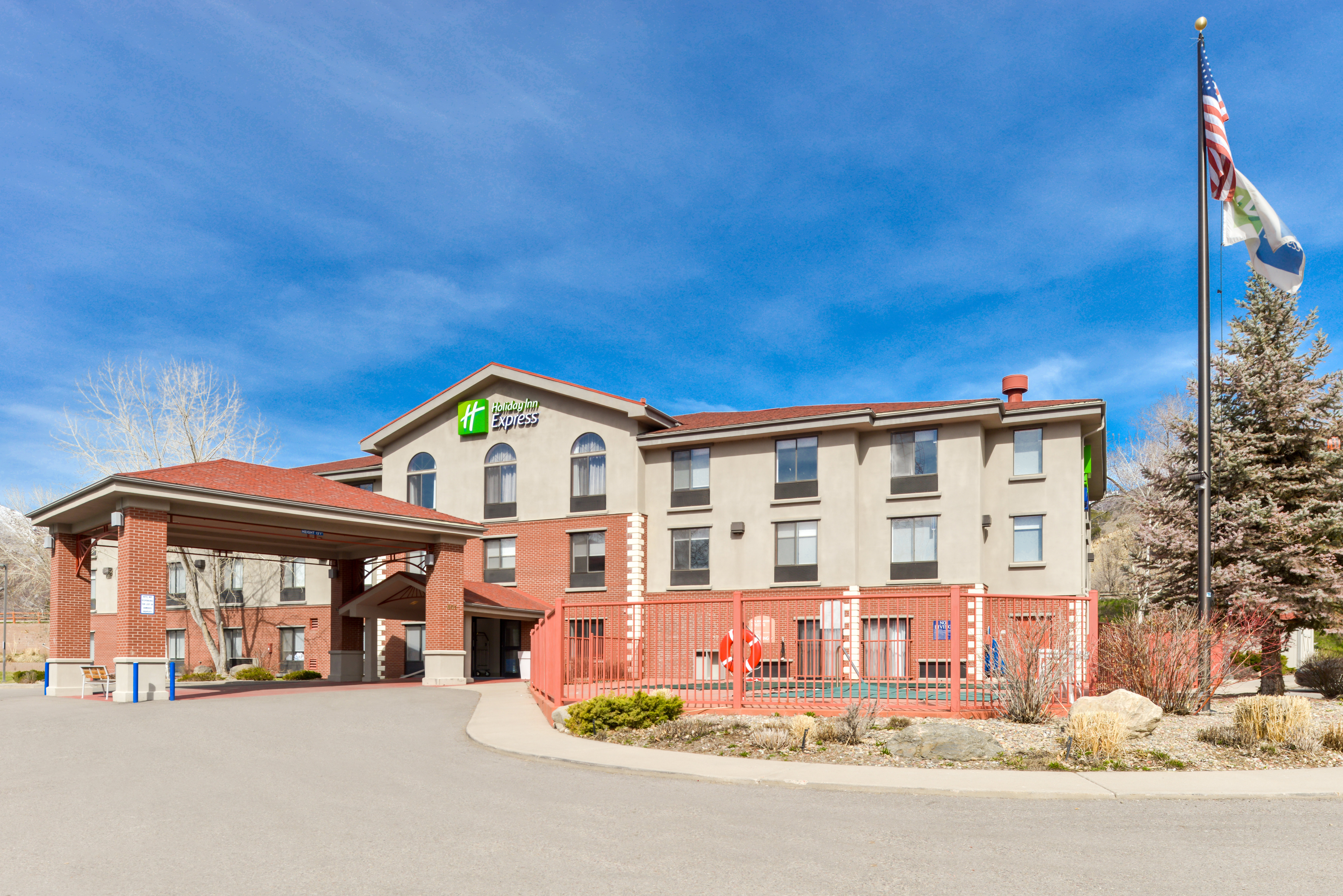 Holiday Inn Express Glenwood Springs Aspen Area, an IHG Hotel 4/73
