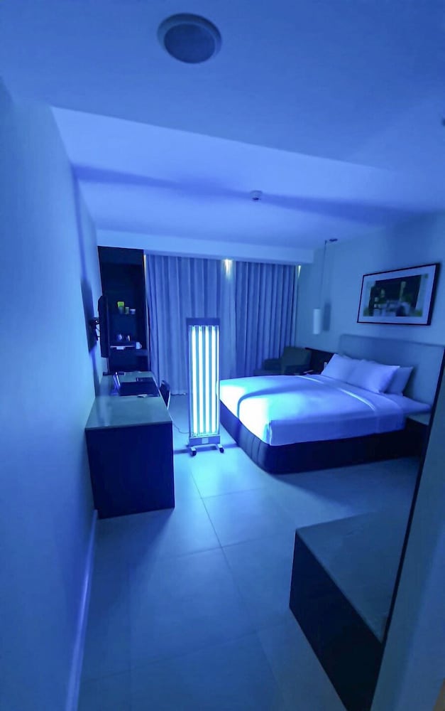 B Hotel Alabang 33/54