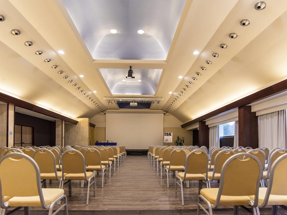 Mercure Roma West 66/73