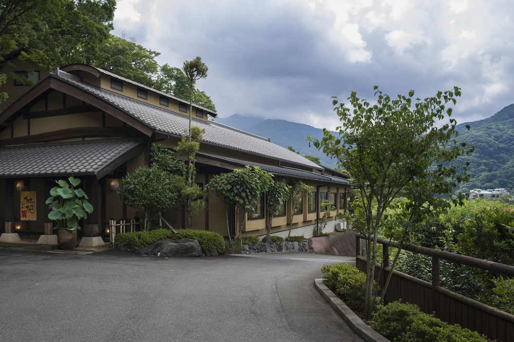 Nishi Izutoi Onsen Musoan Biwa 2/50