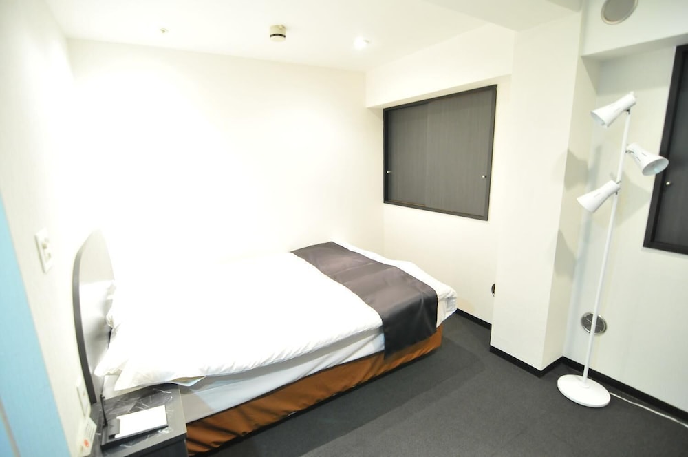 Hotel Rocks 9/50