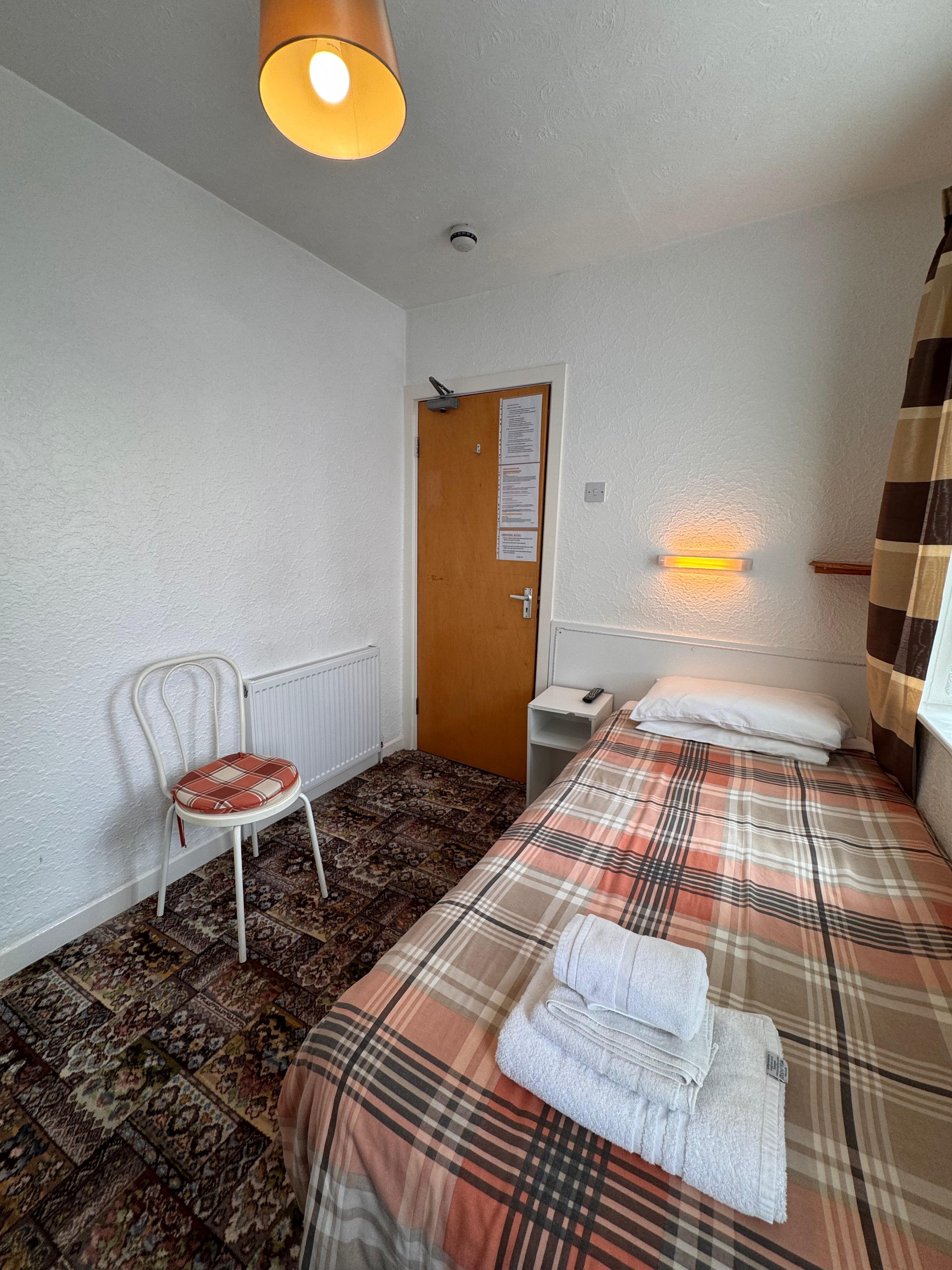RideSide Hotel, next to Pleasure Beach Blackpool 46/65