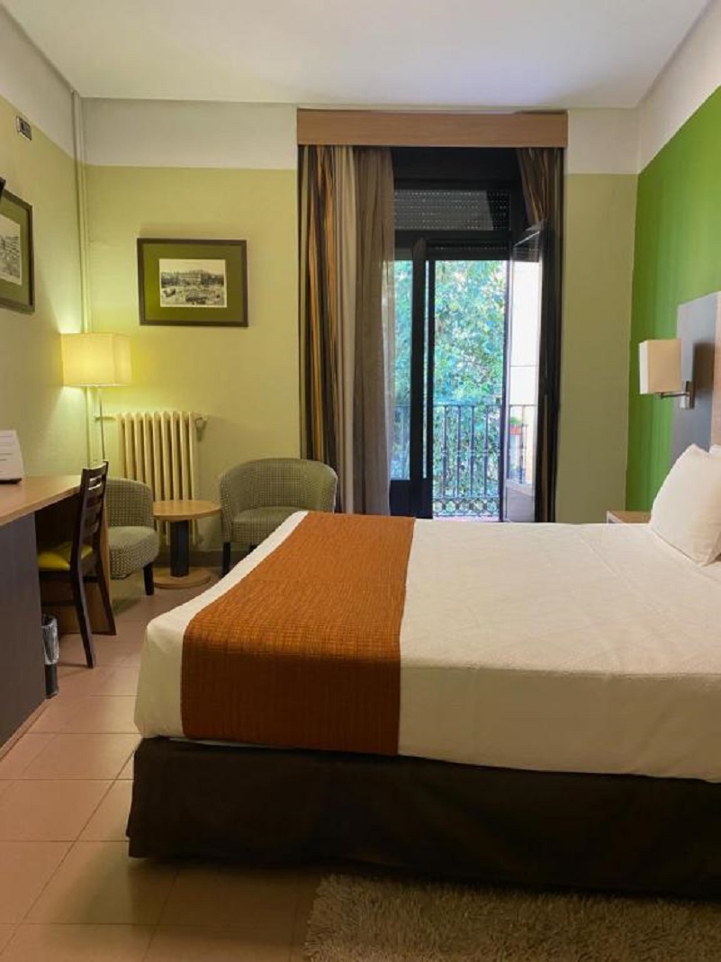 غرفة بسرير مزدوج بشرفة، Hostal Ballesta 2/5