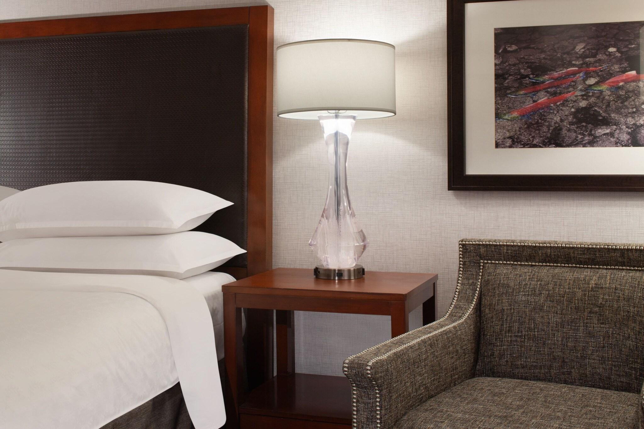 Deluxe, Double Bed, Sheraton Anchorage Hotel 3/3