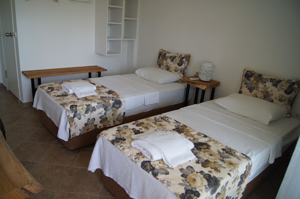 Pataros Hotel 13/49