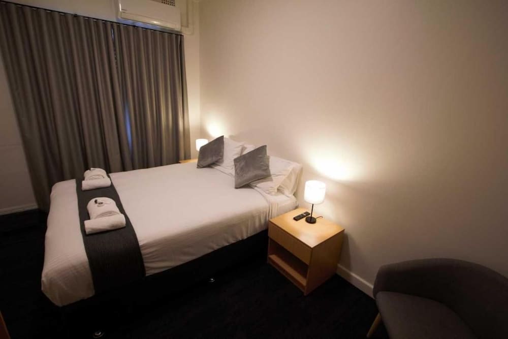 Sydney Junction Hotel 21/30