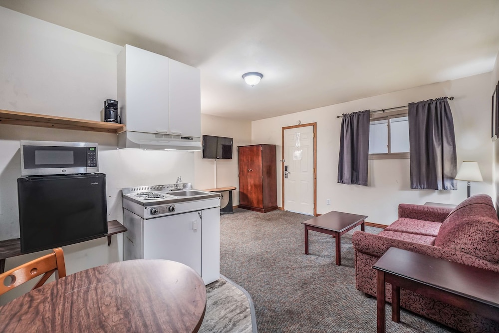 Americas Best Value Inn Marquette 37/46