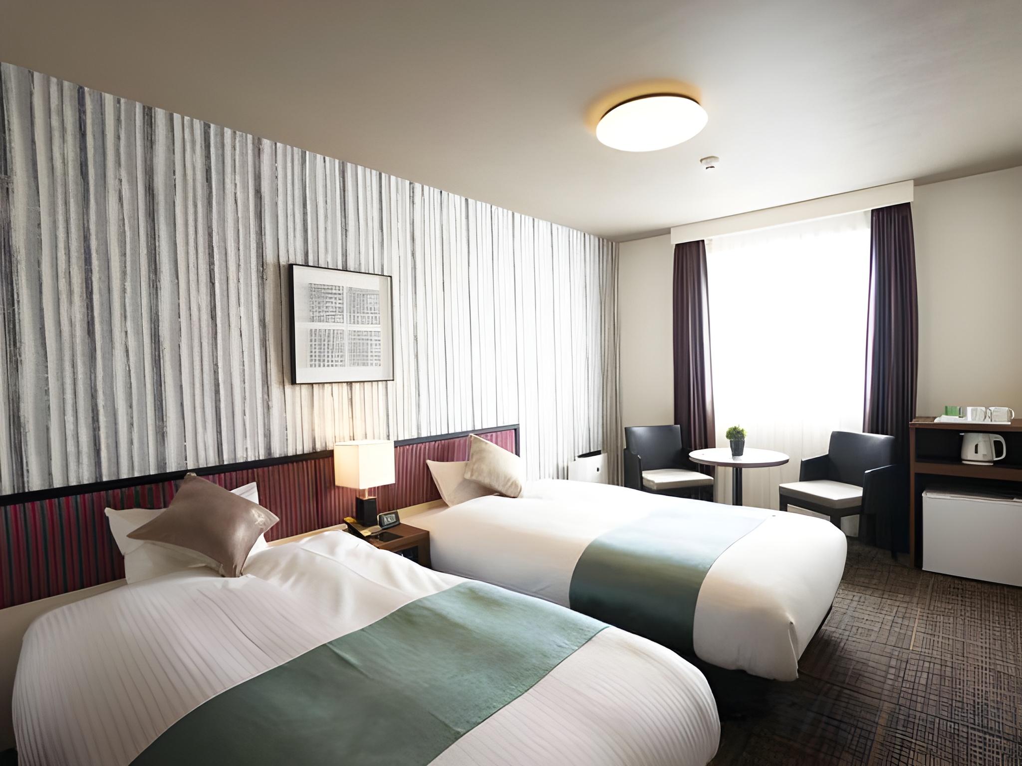 Room, Twin Beds, Bathtub