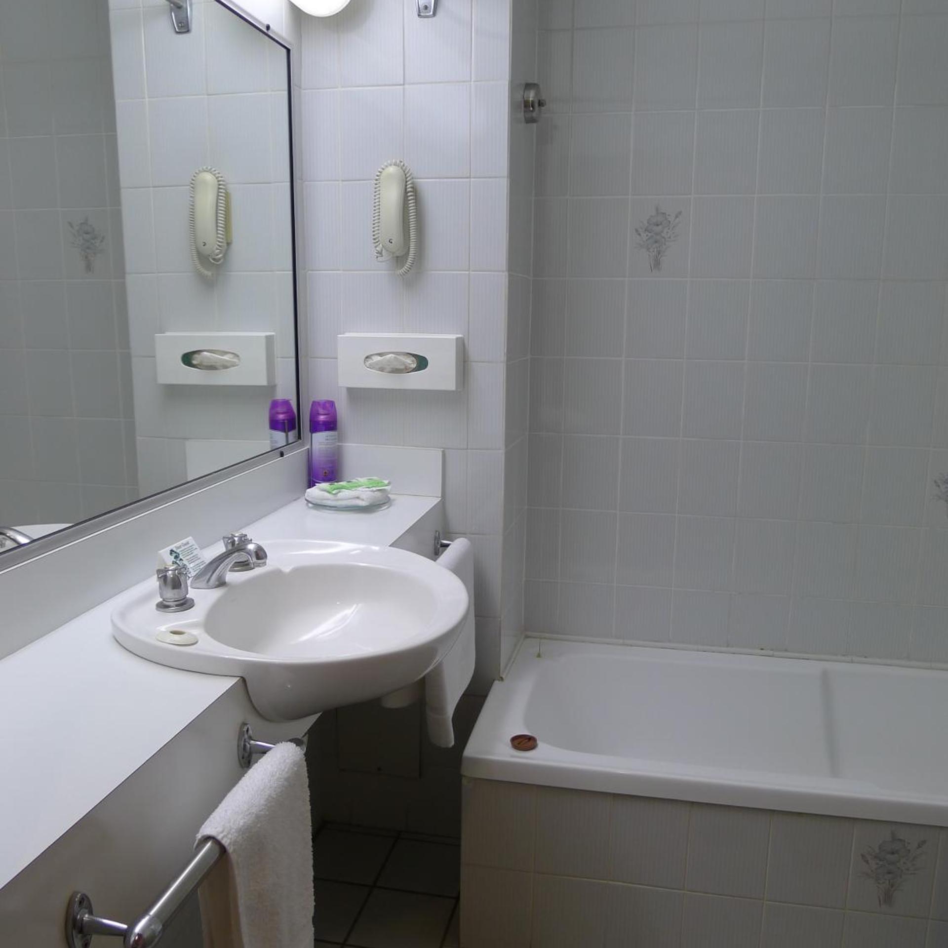 NEW ENGLAND MOTOR INN 37/40