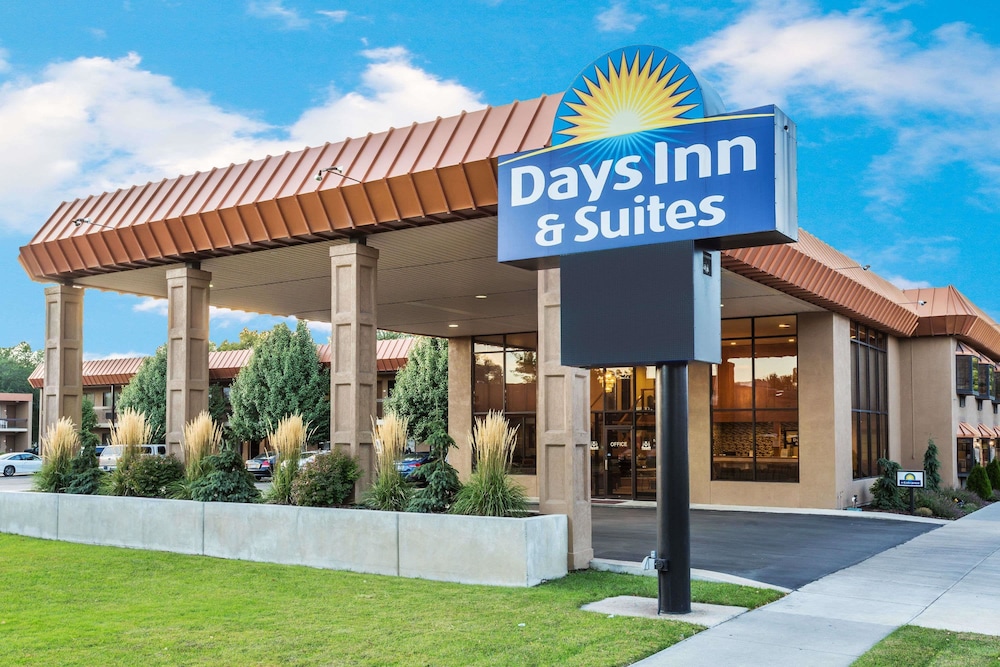 Days Inn & Suites by Wyndham Logan 1/37