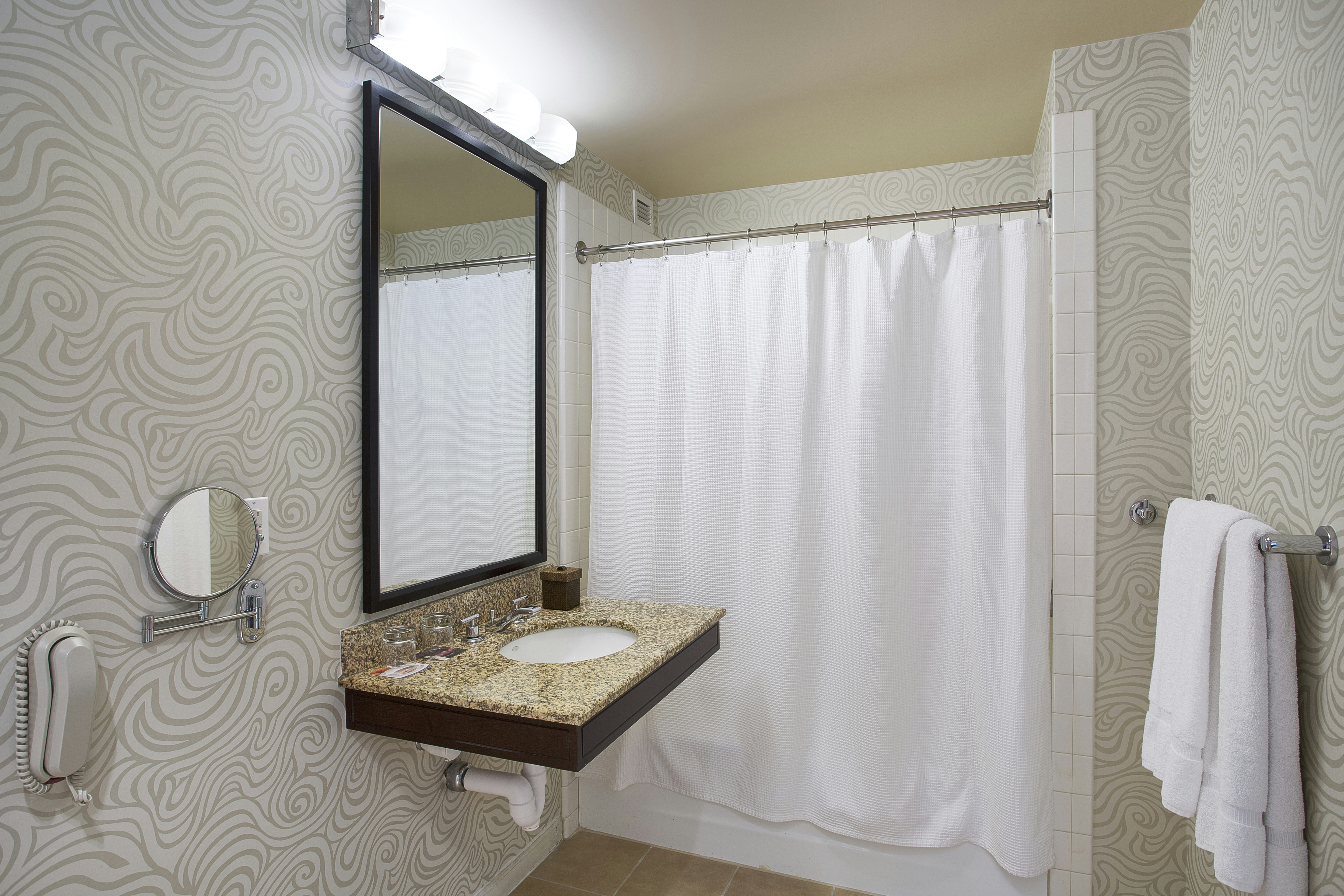 Deluxe, 2 Queen Beds, Accessible