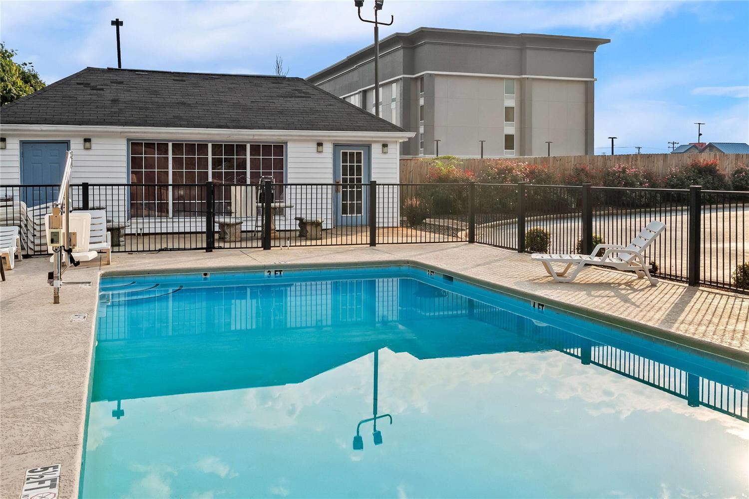 Days Inn by Wyndham Simpsonville 9/31