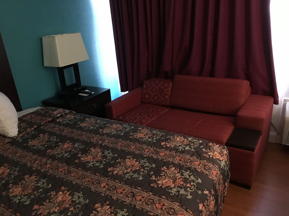 Days Inn by Wyndham Thomson 18/27