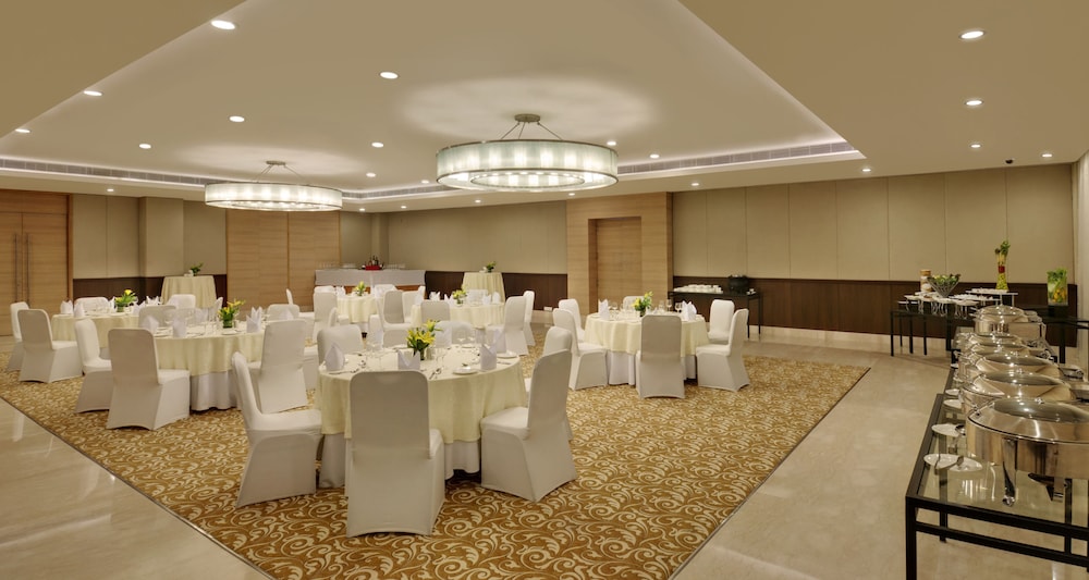 FOUR POINTS BY SHERATON NEW DELHI AIRPORT HIGHWAY 25/28