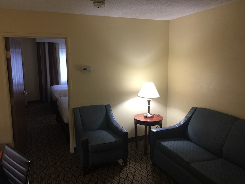 Baymont by Wyndham Mishawaka South Bend Area 35/49