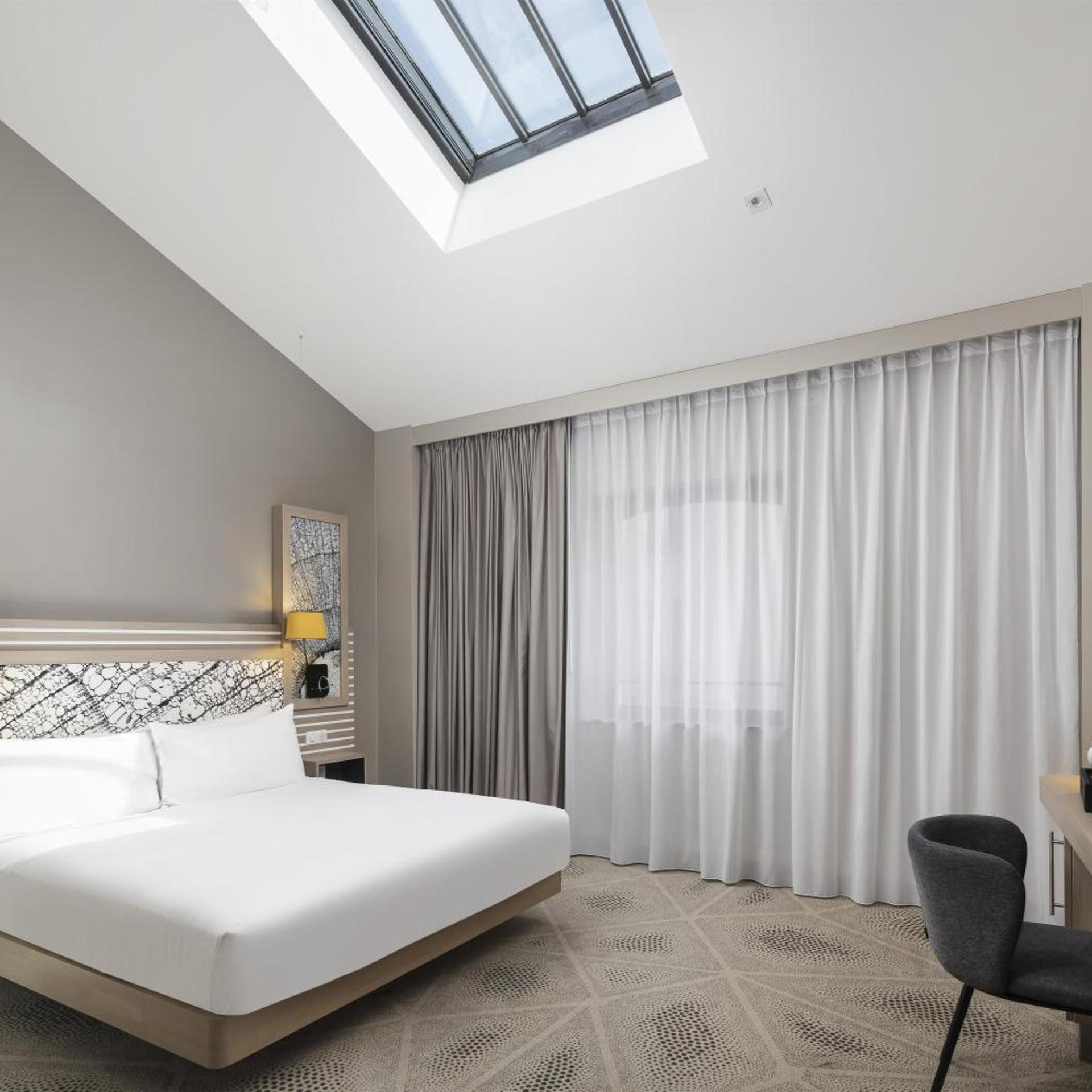 Skylight, Deluxe, King Bed
