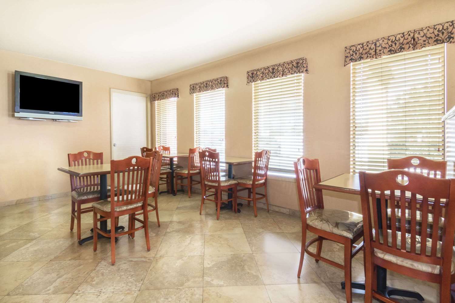 Days Inn By Wyndham San Antonio Interstate Hwy 35 North 4/6