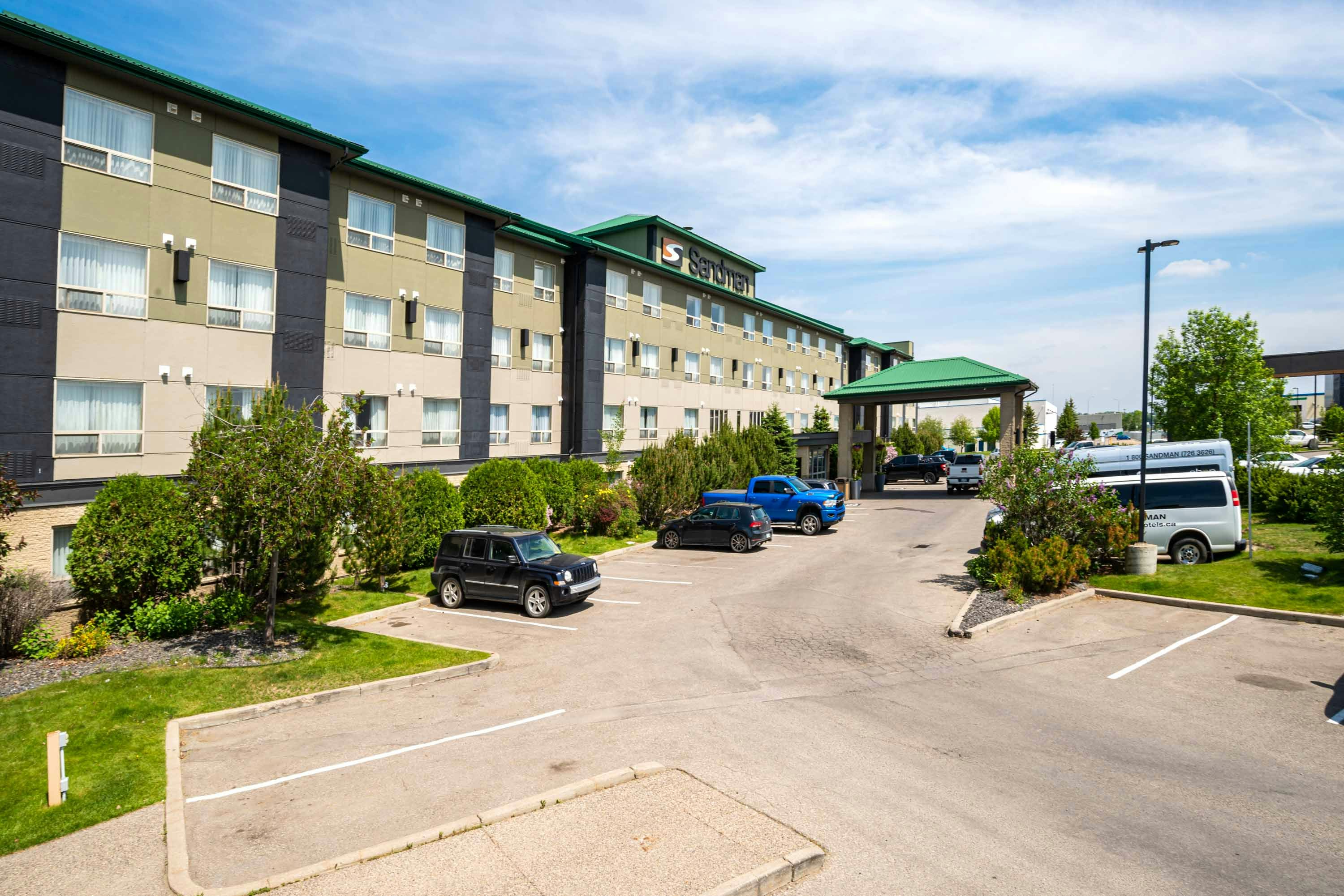 Sandman Hotel Calgary Airport 46/48