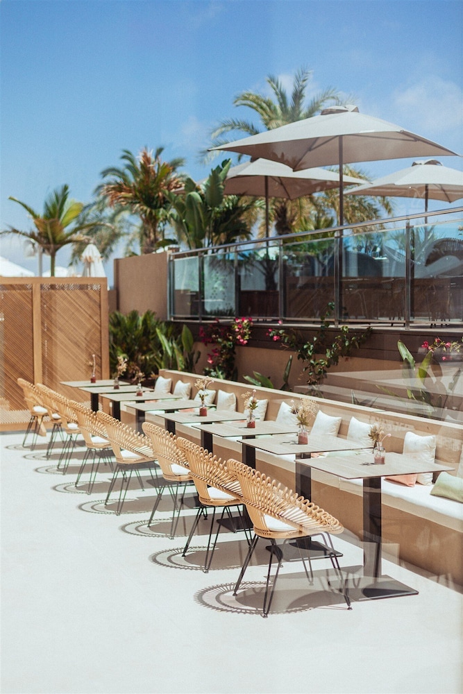 AMA Ibiza Beachfront Suites - Adults Only 48/64