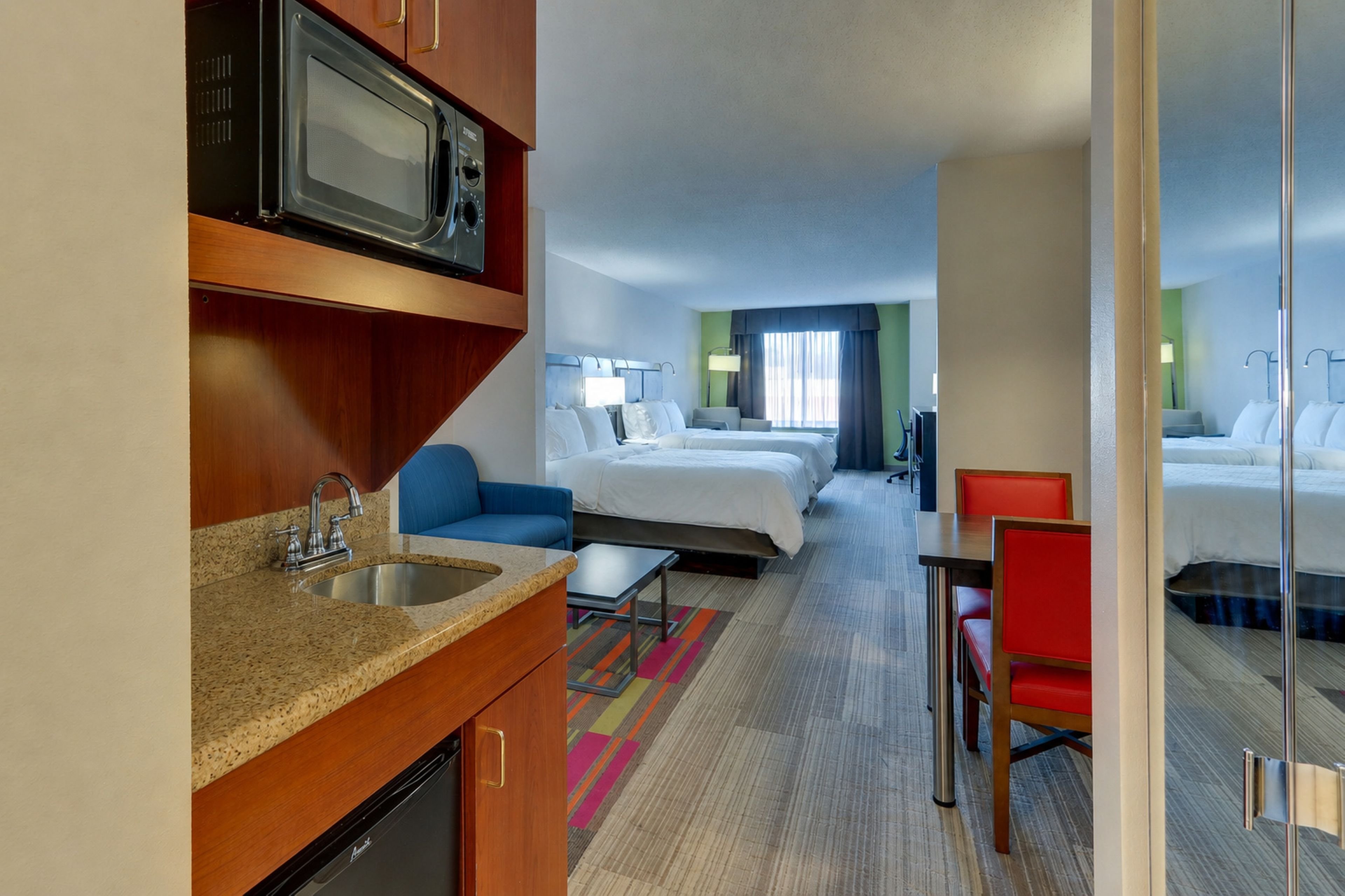 Holiday Inn Express & Suites Dayton-Centerville by IHG 51/52