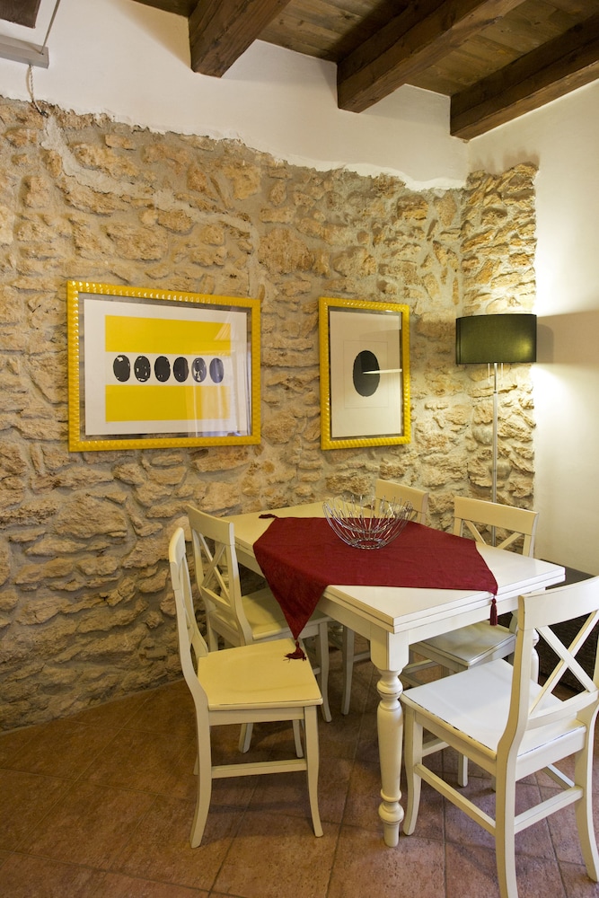 Borgo Degli Angeli 32/50