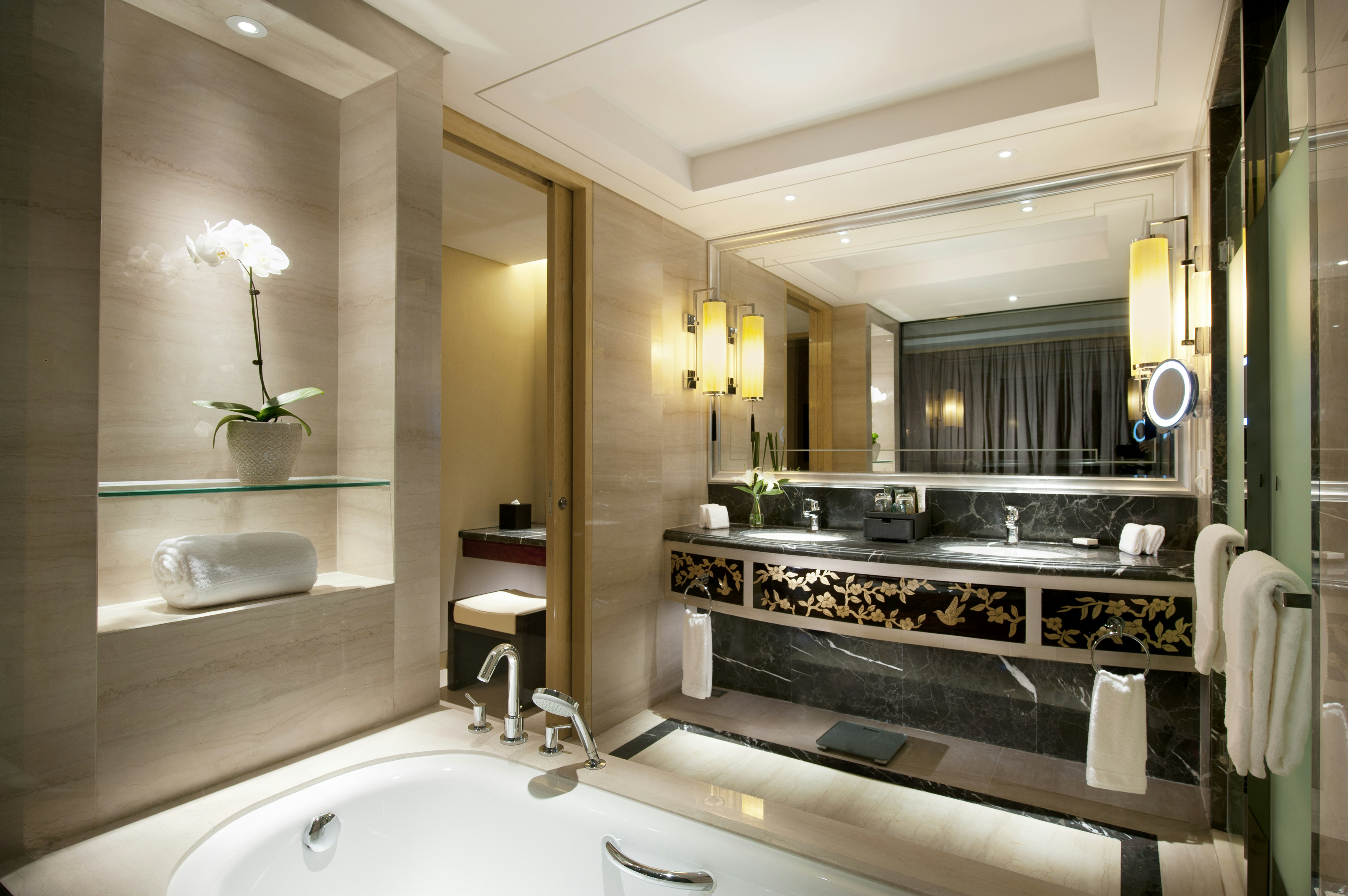 DELUXE, SUITE, KING BED
