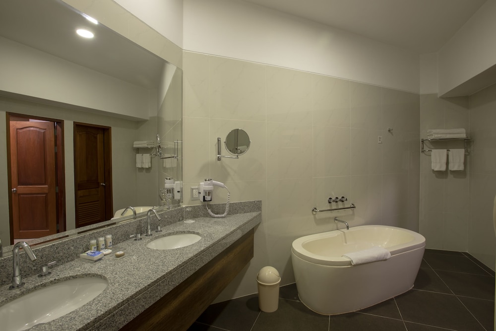 CASA ANDINA SELECT PUCALLPA 16/68