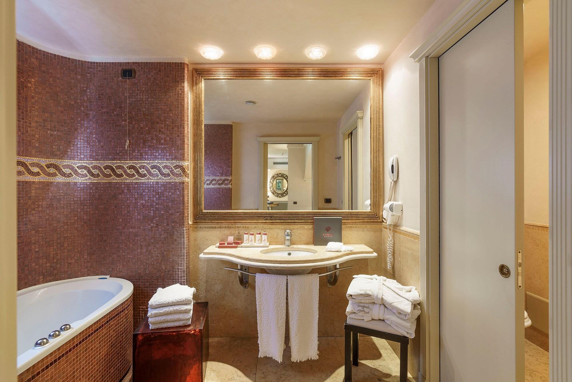 جناح فاخر بشرفة، Romano Palace 5/6