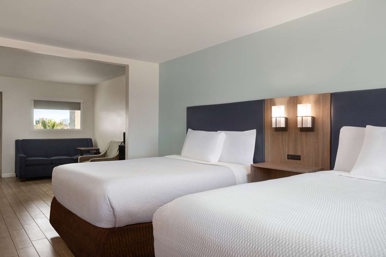 La Quinta Inn & Suites by Wyndham Oceanfront Daytona Beach 6/23