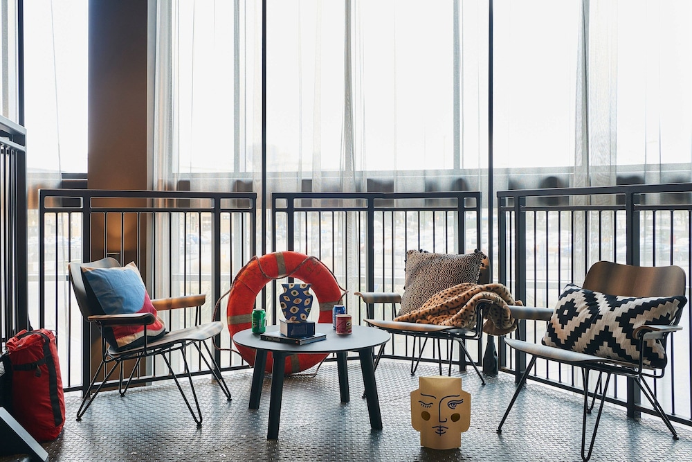Moxy Southampton 28/55