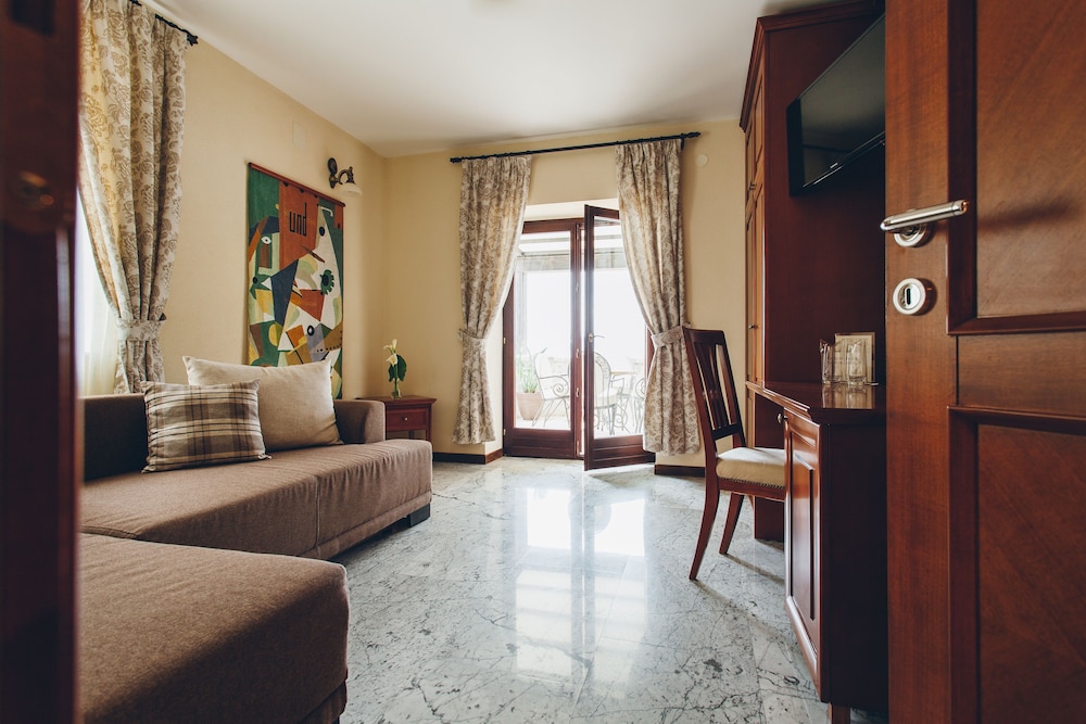 Eco Hotel Carrubba 48/72