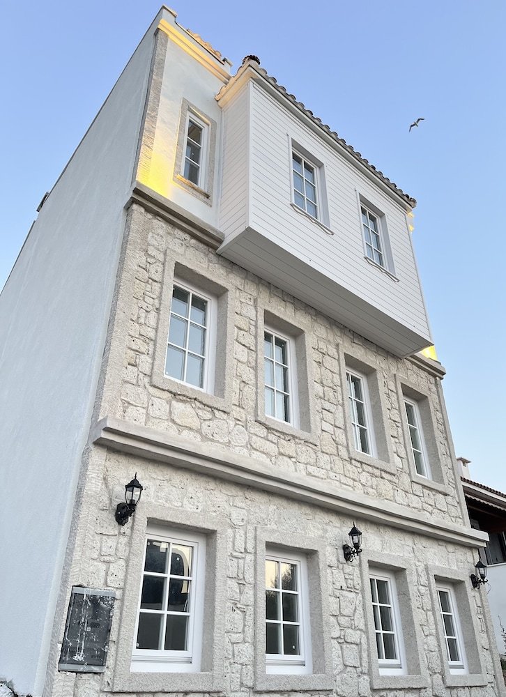 Mavrella Bozcaada 4/48