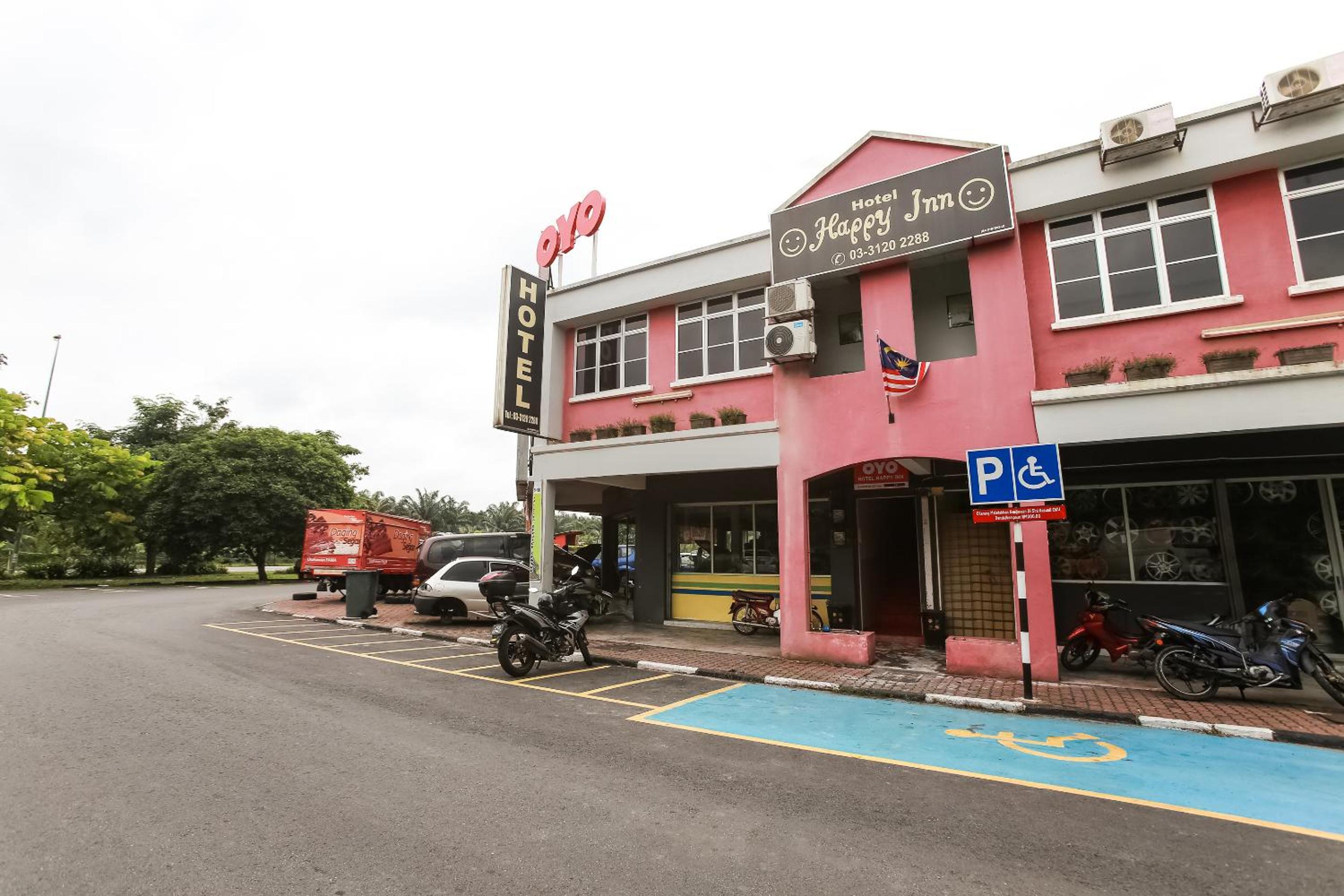 Oyo 89585 Hotel Happy Inn 3/21