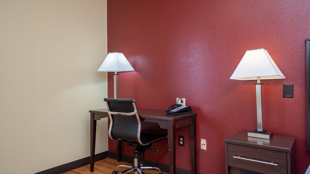 Red Roof Inn and Suites Indianapolis Airport 44/46