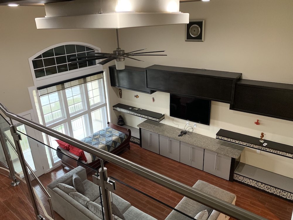 Blue Bay Inn Suites 28/34