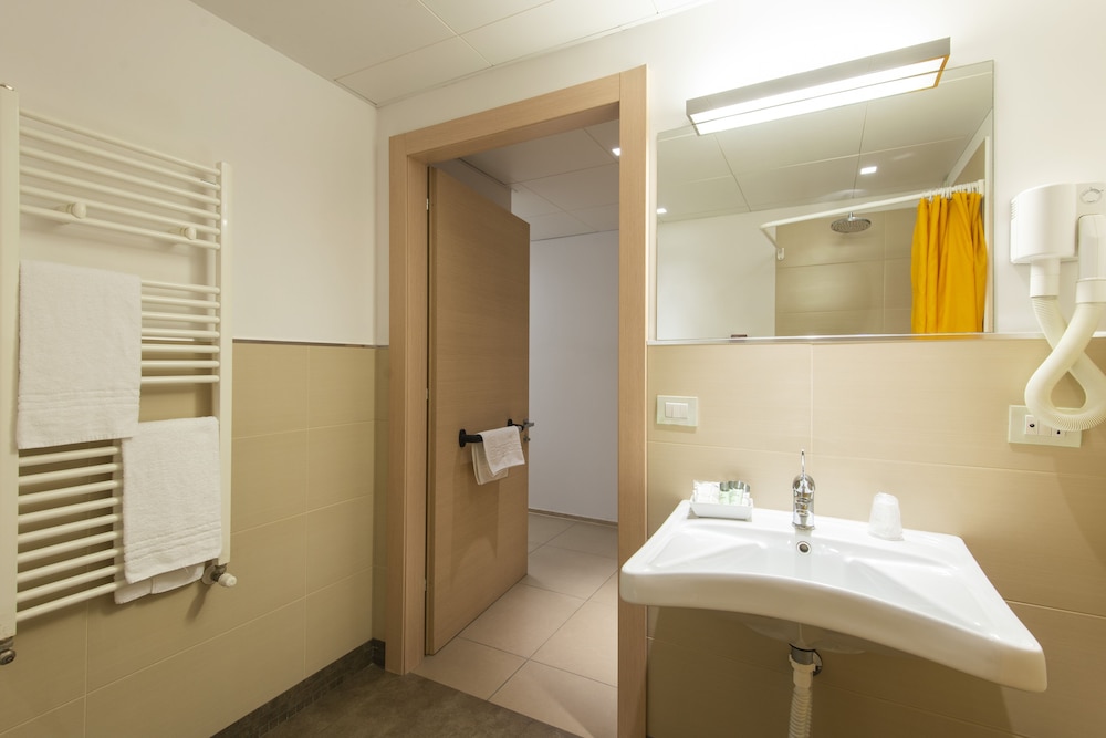 Hotel Dimorae 20/79
