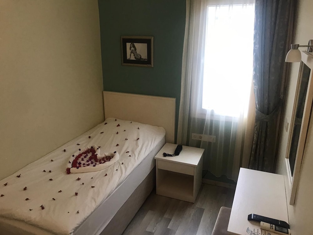 Artemis Hotel 29/69