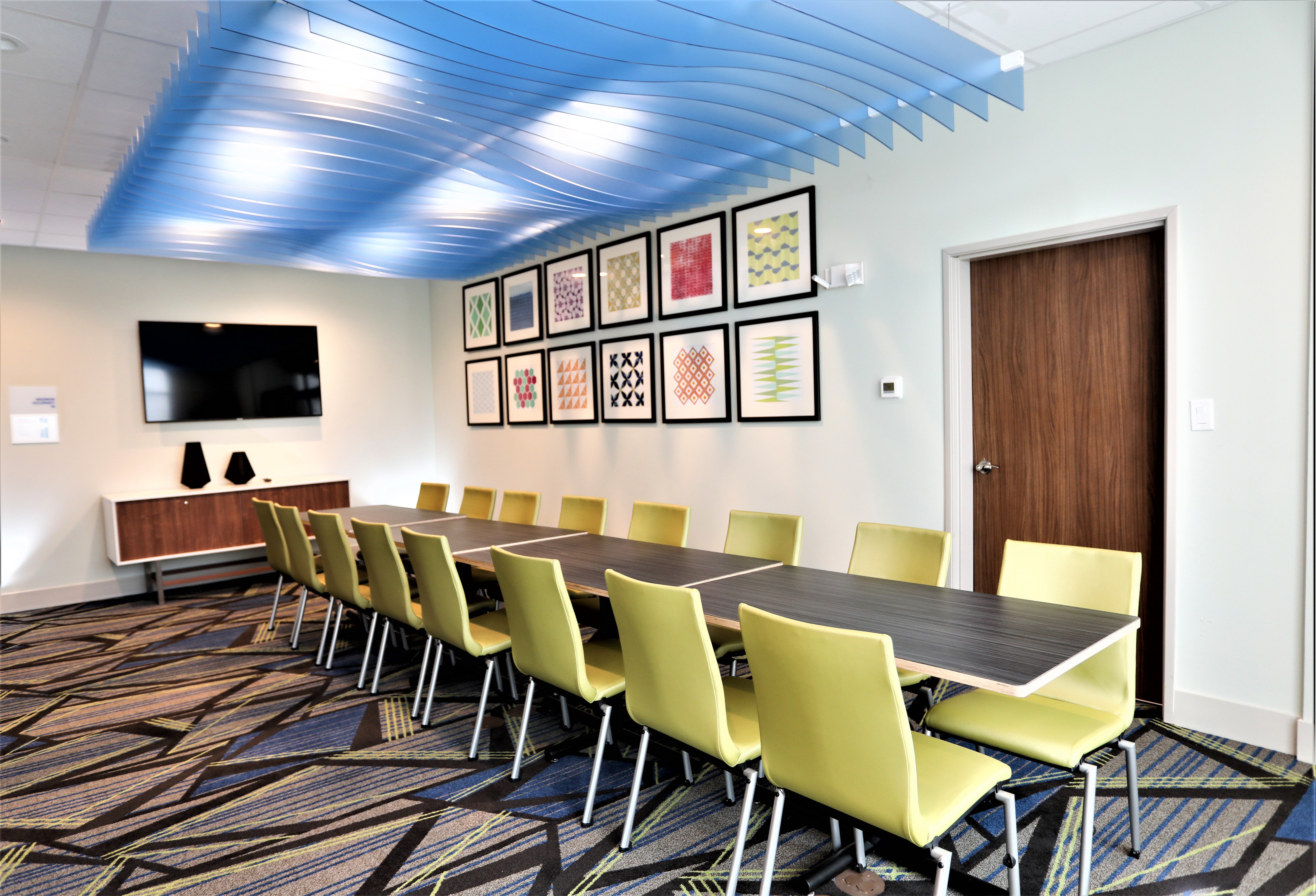 Holiday Inn Express Suites Forney 51/55