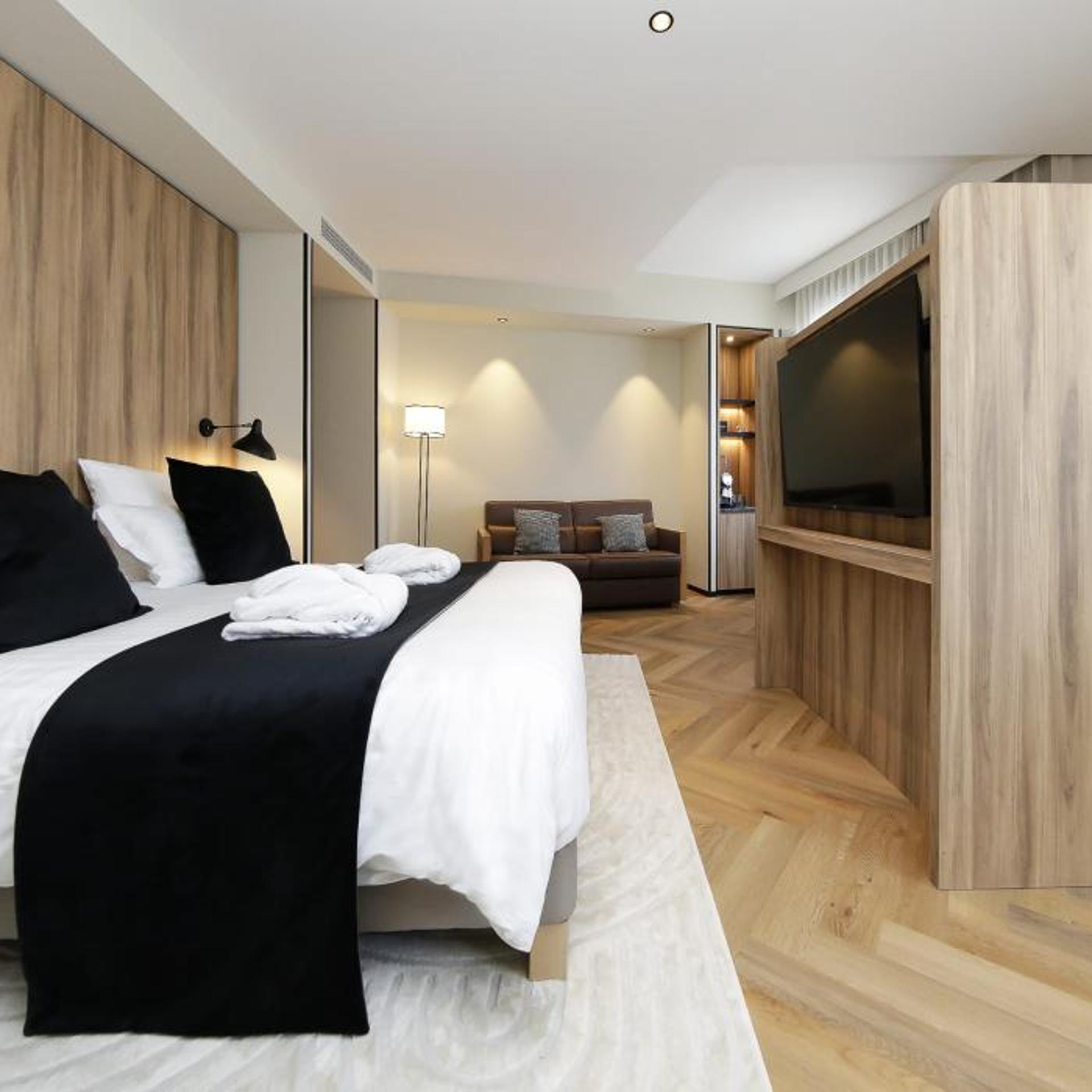 Junior Suite, Privilege, Side Street View